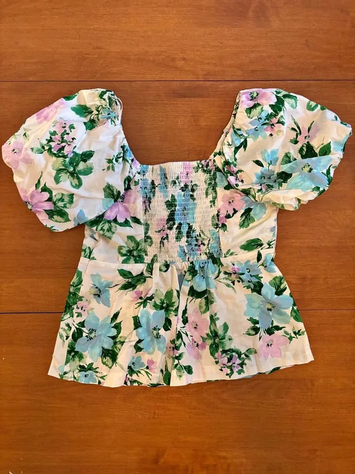 Old Navy Floral Puff-Sleeve Blouse Size M (Like New!)