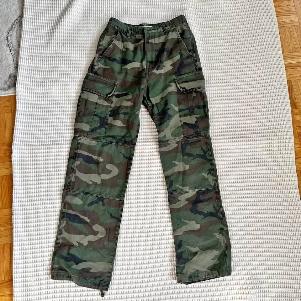 ARITIZIA TNA CAMO CARGOS STRAIGHT LEG HIGH WAISTED SIZE 2