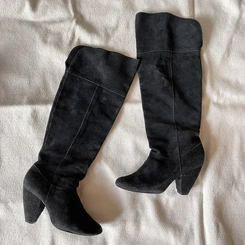 Urban Outfitters BDG Suede Heeled Knee High Boots Size 6.5 image indicator(2)