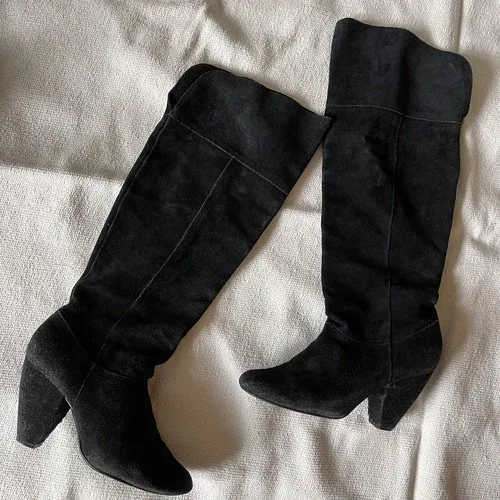 Urban Outfitters BDG Suede Heeled Knee High Boots Size 6.5 image indicator(3)