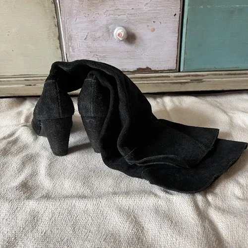 Urban Outfitters BDG Suede Heeled Knee High Boots Size 6.5 image indicator(8)