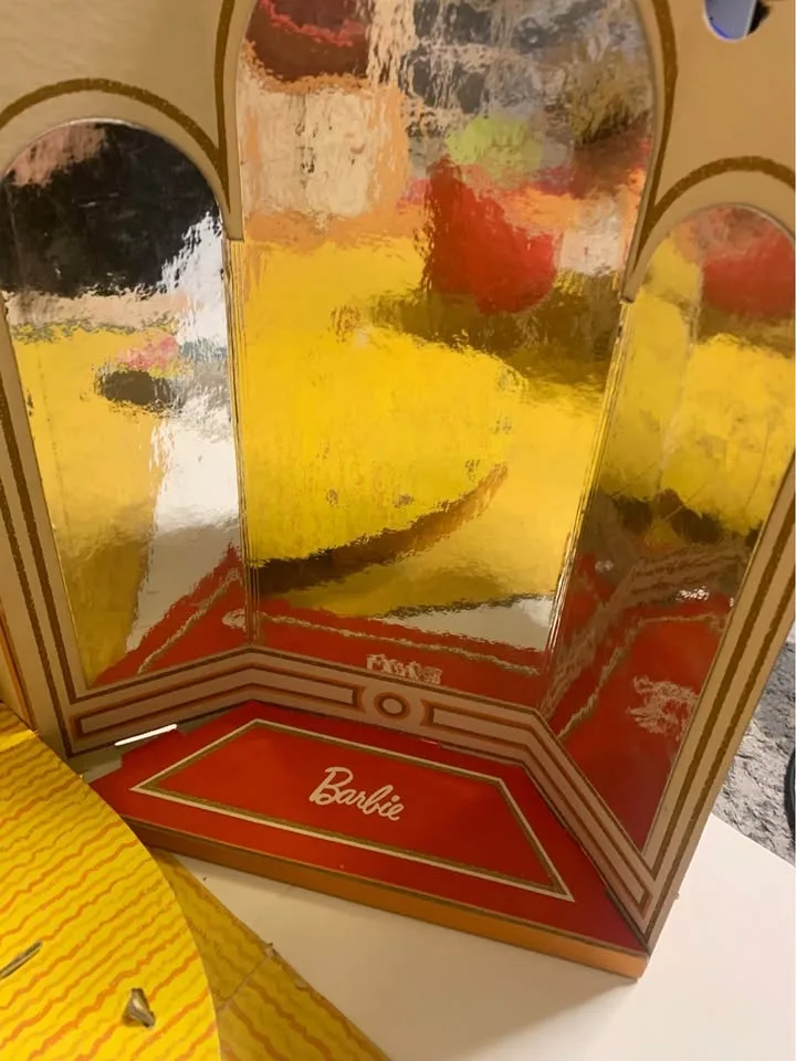 Vintage 1960s Mattel Barbie Fashion Shop Cardboard image indicator(6)