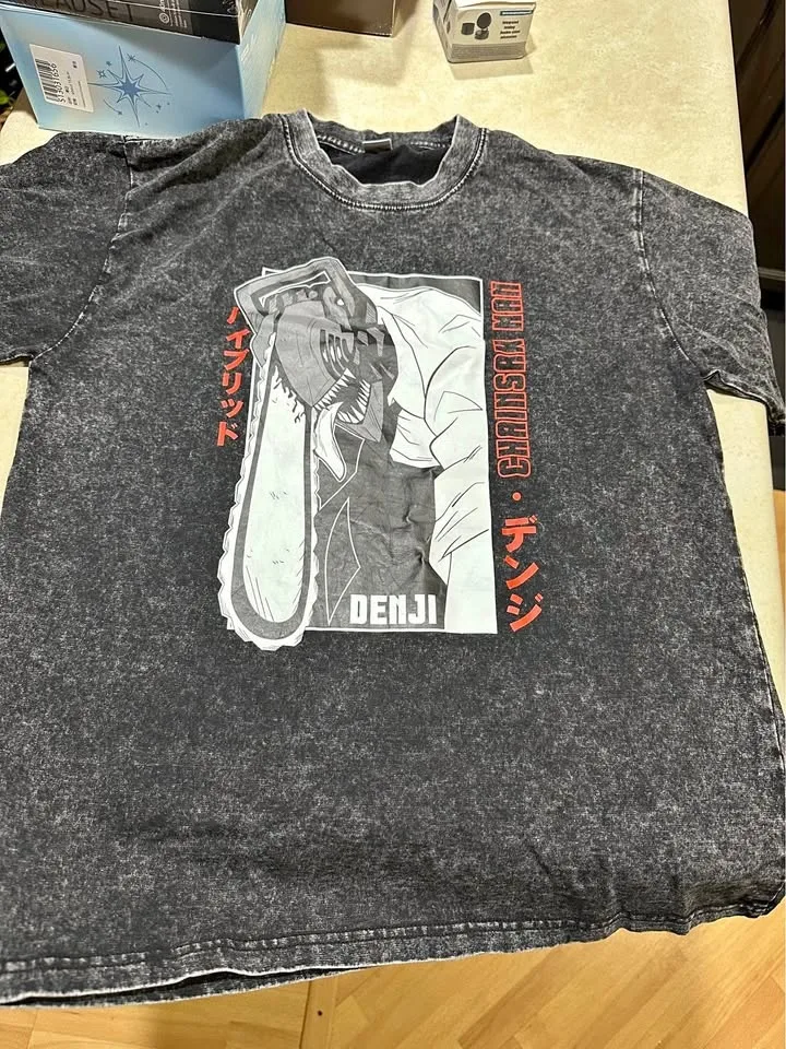 Chainsaw man T shirt (M)