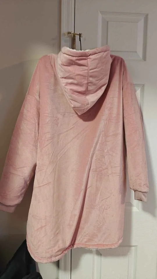The Comfy blanket hoodie image indicator(2)