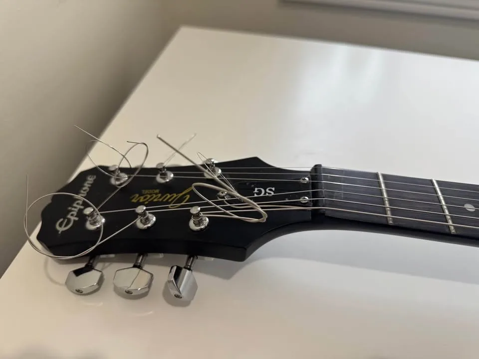 Epiphone SG Junior 2017 – Matte Black, Works Great image indicator(5)