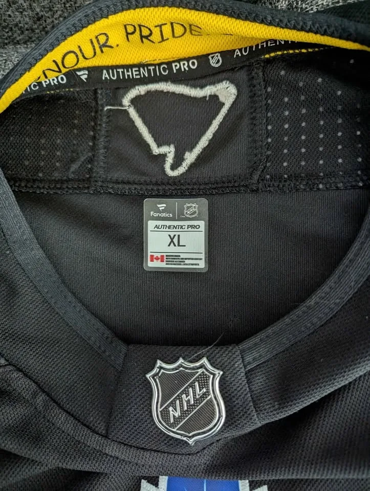BRAND NEW Toronto Maple Leafs Youth XL Black Jersey image indicator(3)