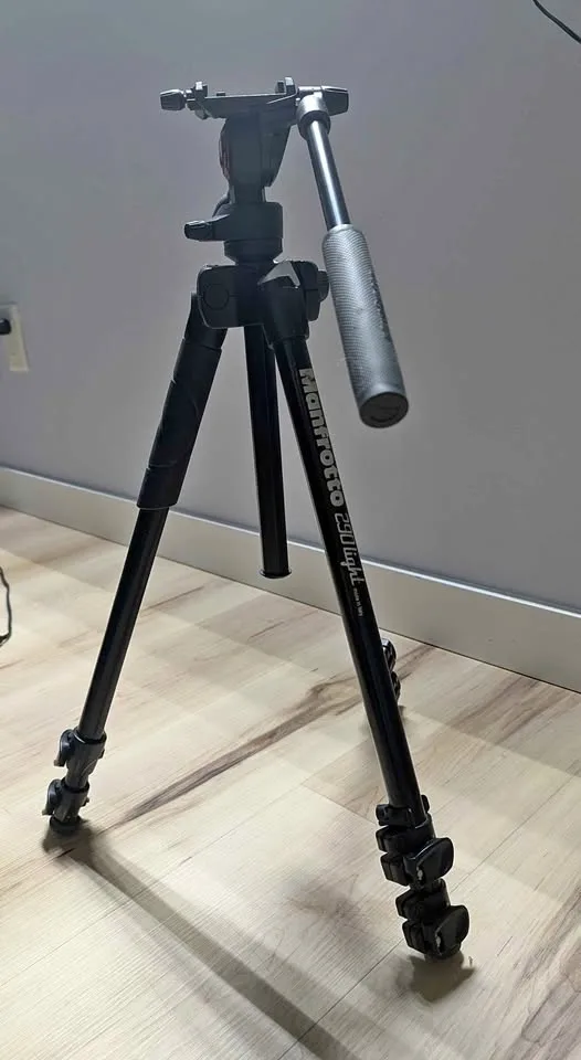 TRIPOD - VERY GENTLY USED MANFROTTO 290 tripod