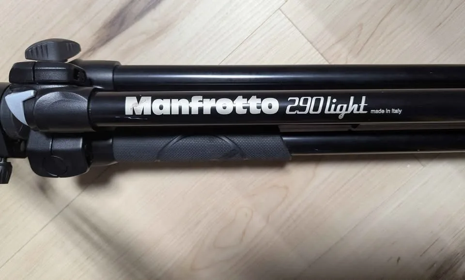 TRIPOD - VERY GENTLY USED MANFROTTO 290 tripod image indicator(2)