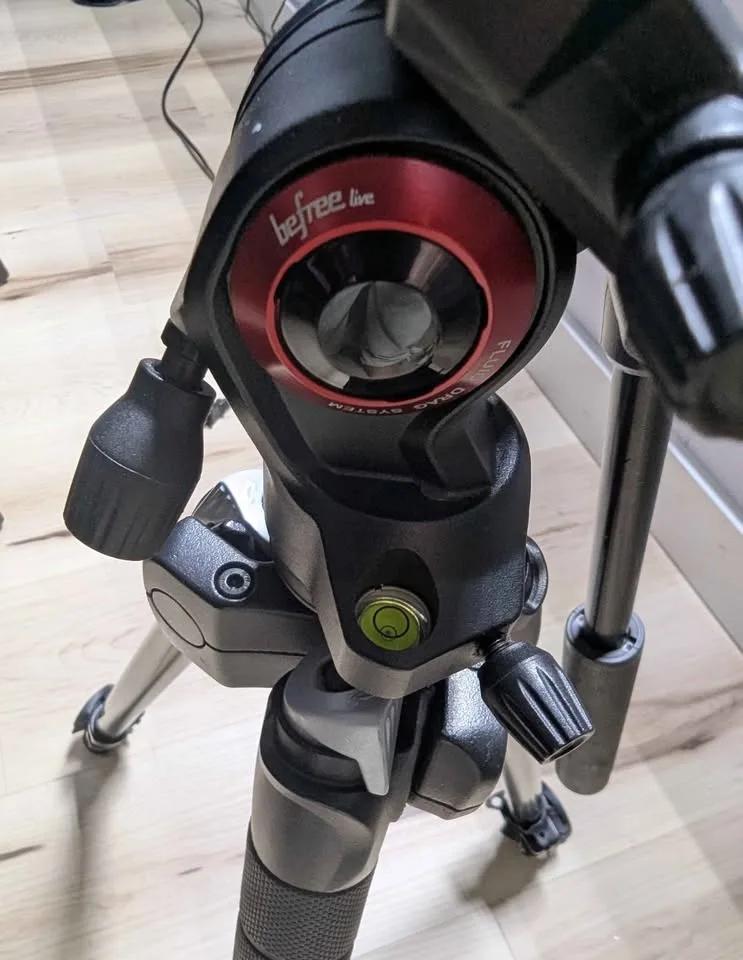 TRIPOD - VERY GENTLY USED MANFROTTO 290 tripod image indicator(4)