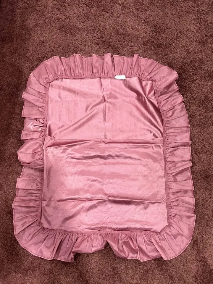 Reversible comforter with 2 shams image indicator(6)