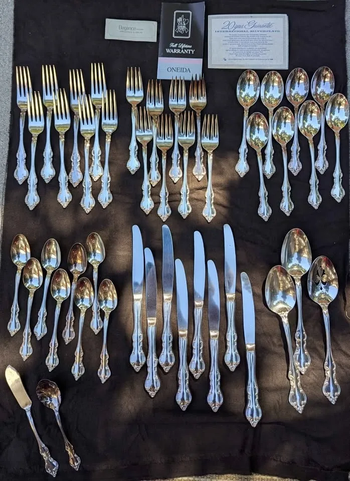 45 PIECE SILVER PLATED ONEIDA ELEGANCE FLATWARE CUTLERY image indicator(2)
