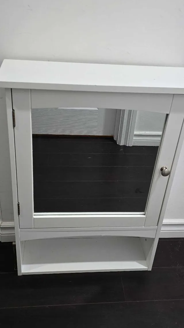 Medicine Cabinet Mirror image indicator(2)