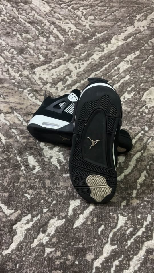 Jordan 4 White Thunders - photo 3