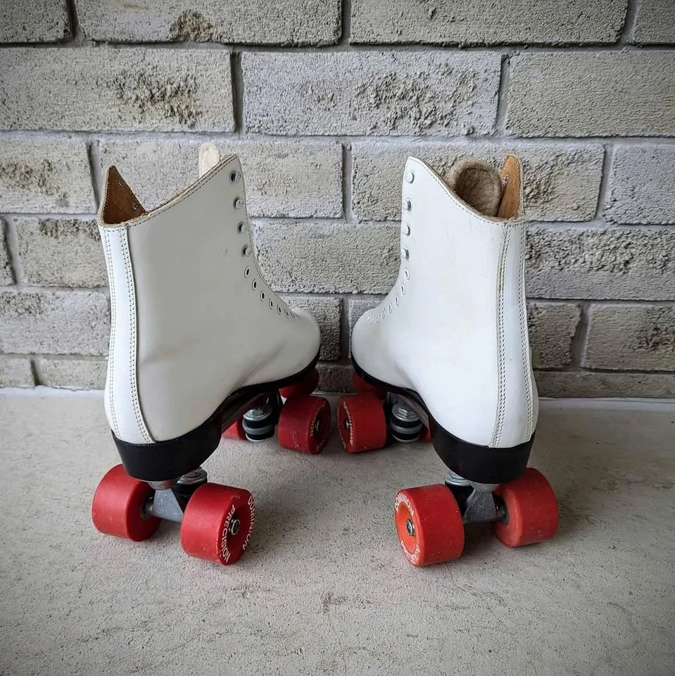Vintage White Roller Skates Size 10 image indicator(2)
