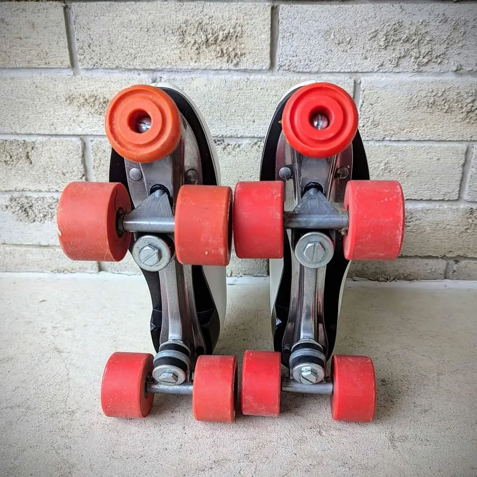 Vintage White Roller Skates Size 10 image indicator(3)