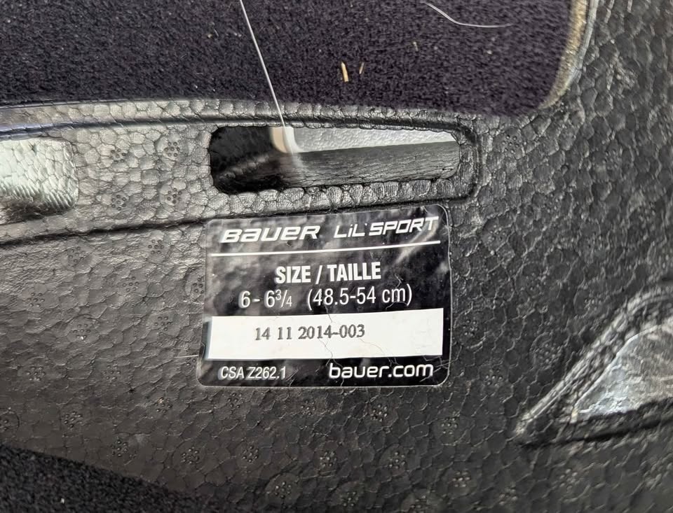 BAUER kids hockey helmet size 6 with ski googles - photo 2