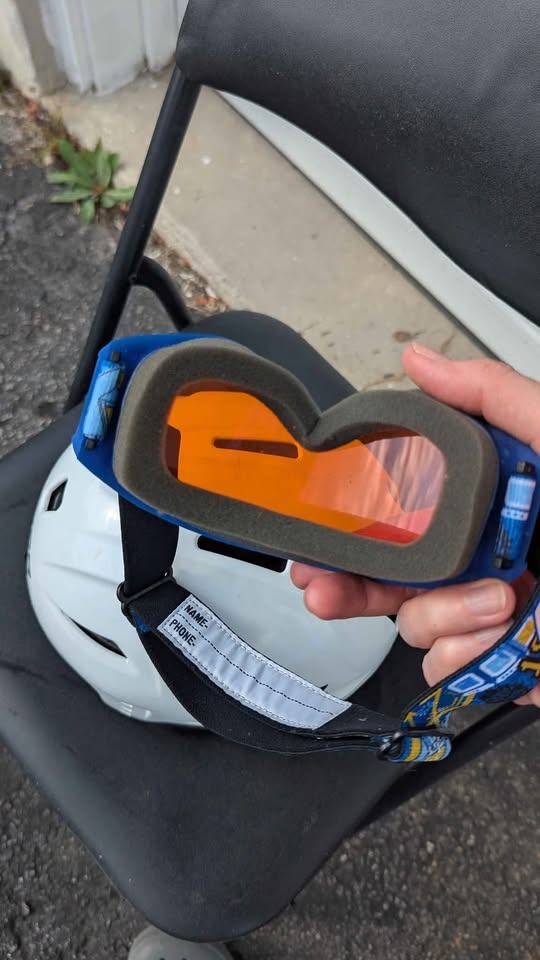BAUER kids hockey helmet size 6 with ski googles - photo 3
