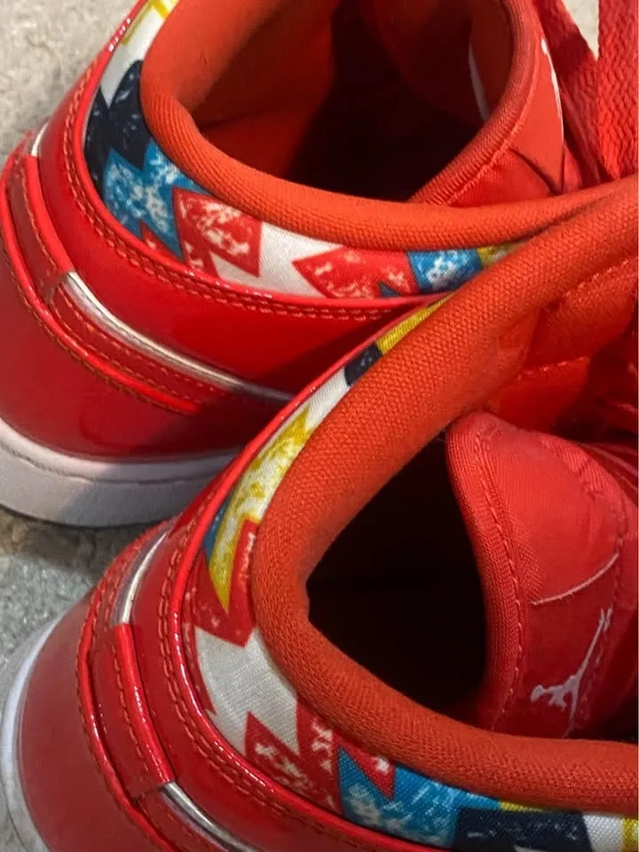 JORDAN 1 MID (size 7Y image indicator(3)