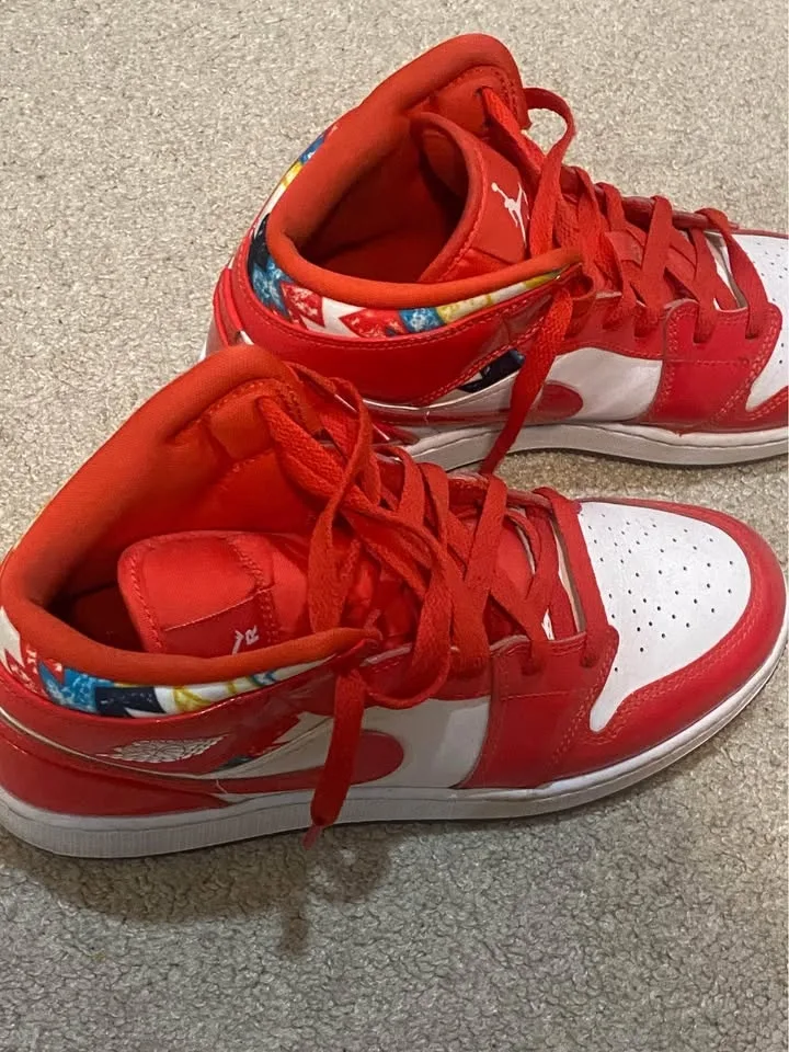 JORDAN 1 MID (size 7Y image indicator(4)