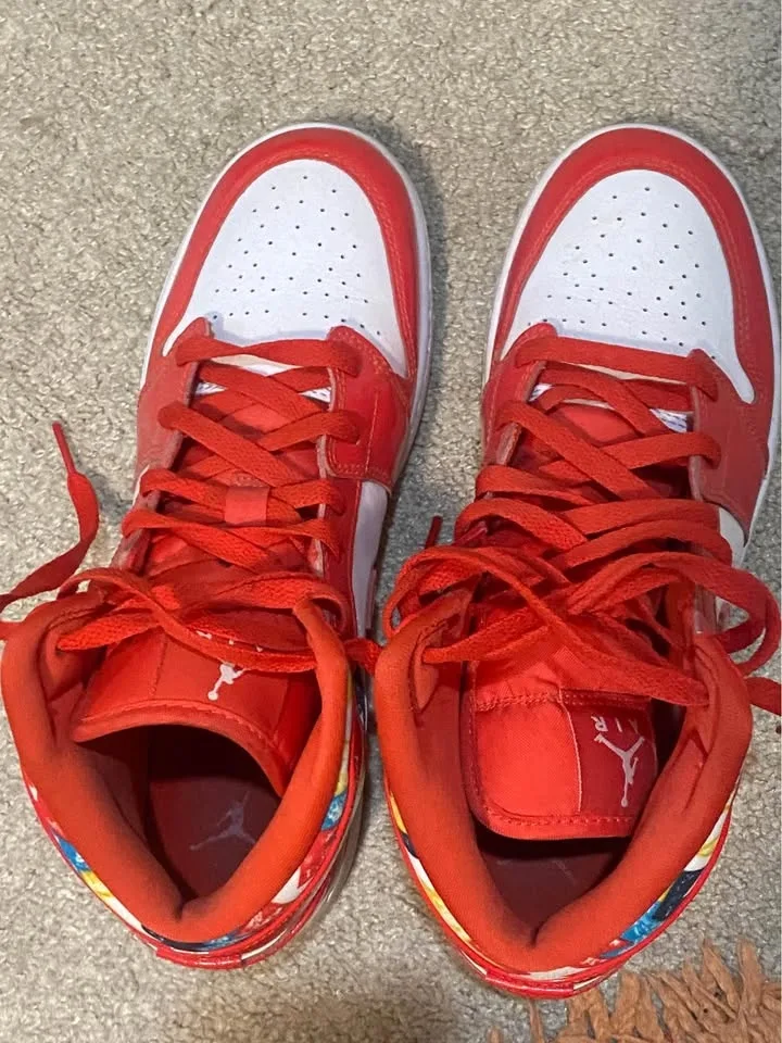 JORDAN 1 MID (size 7Y image indicator(5)