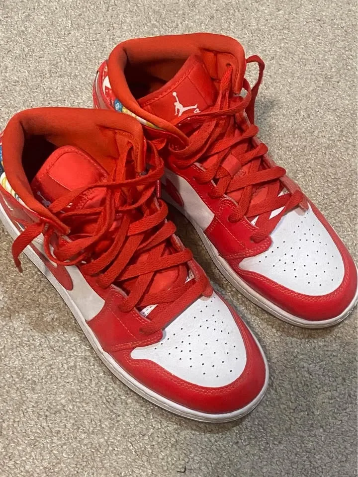 JORDAN 1 MID (size 7Y image indicator(6)