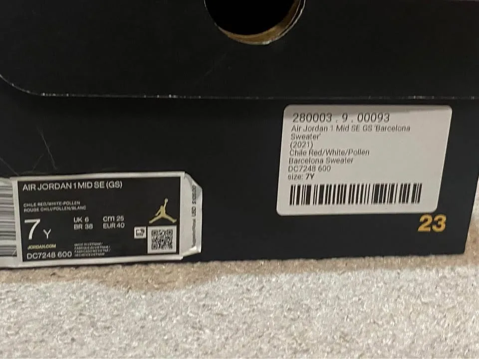 JORDAN 1 MID (size 7Y image indicator(7)