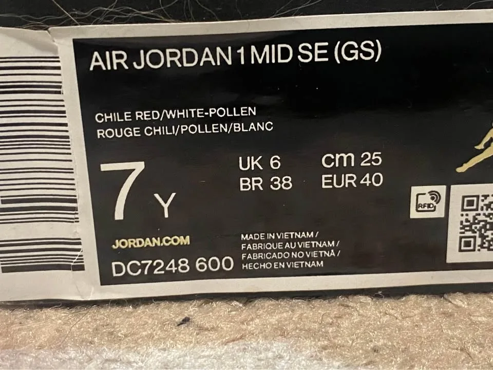 JORDAN 1 MID (size 7Y image indicator(8)