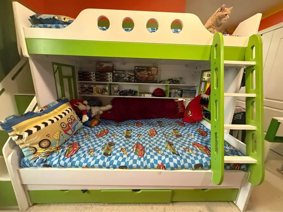 TRIPLE BUNK BED