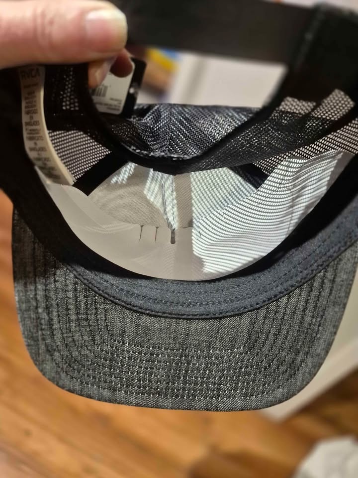 RVCA Trucker hat new - photo 2