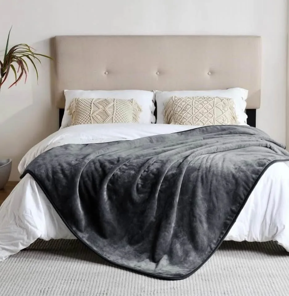 Waterproof Blanket for Bed Couch Sofa, Soft Liquid Pee Proof Pet image indicator(2)