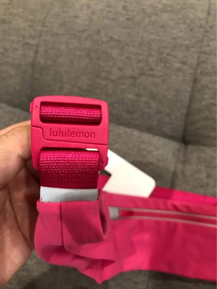 Lululemon fast and free run belt- Brand new with tag image indicator(4)