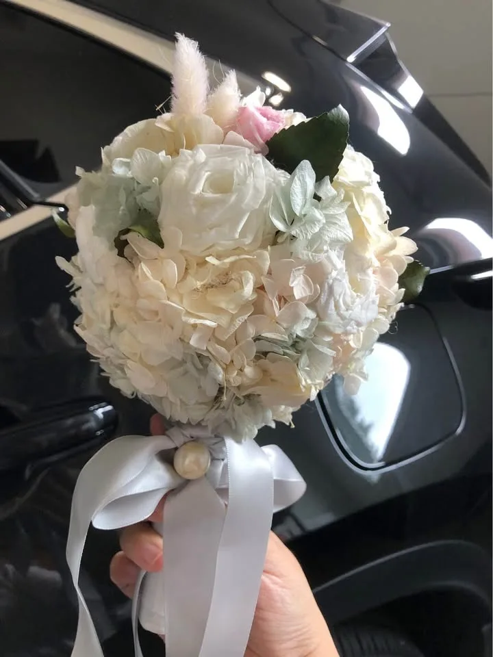 Luxury Brides Hand Flowers Bouquet- real preserved flowers image indicator(2)