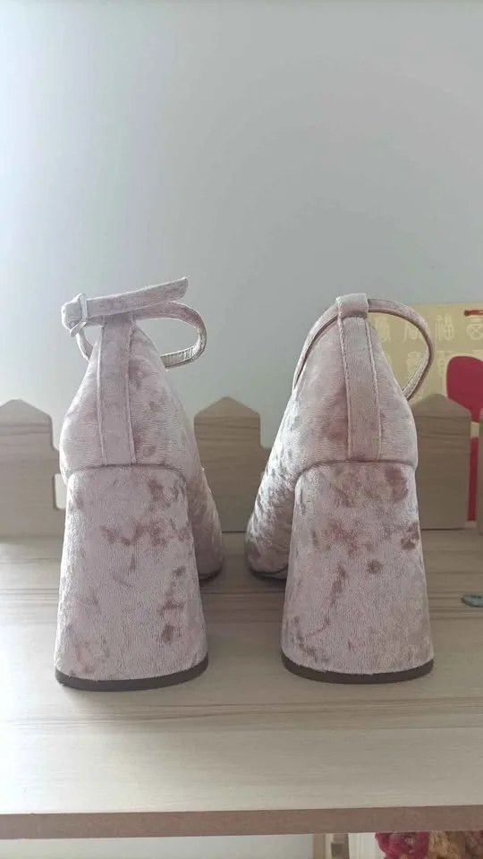‼️NEED GONE ASAP‼️ASOS Blush Pink Velvet Block Heels image indicator(3)