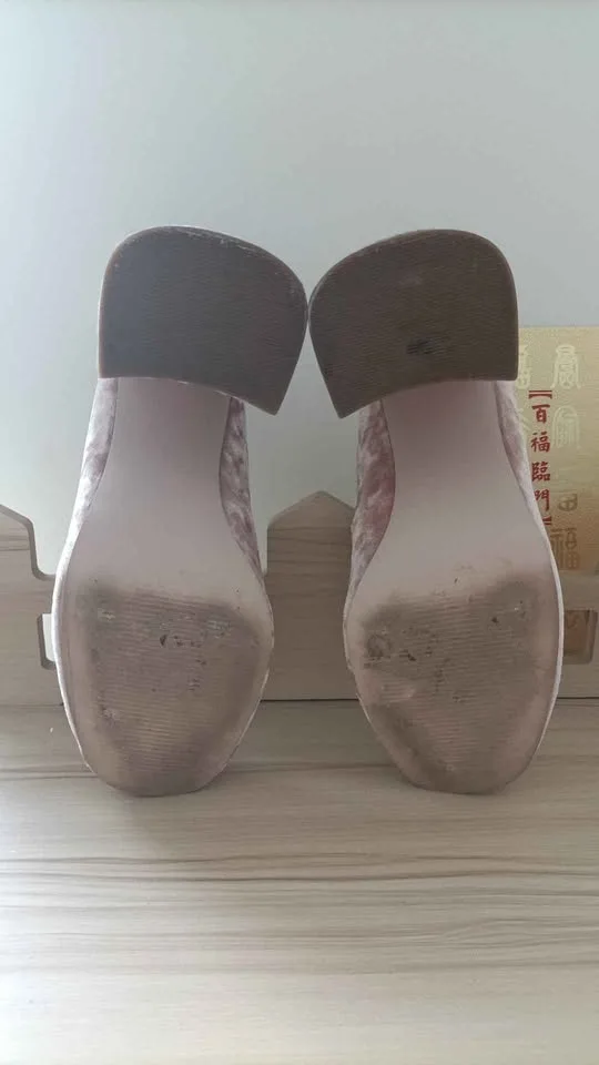 ‼️NEED GONE ASAP‼️ASOS Blush Pink Velvet Block Heels image indicator(7)