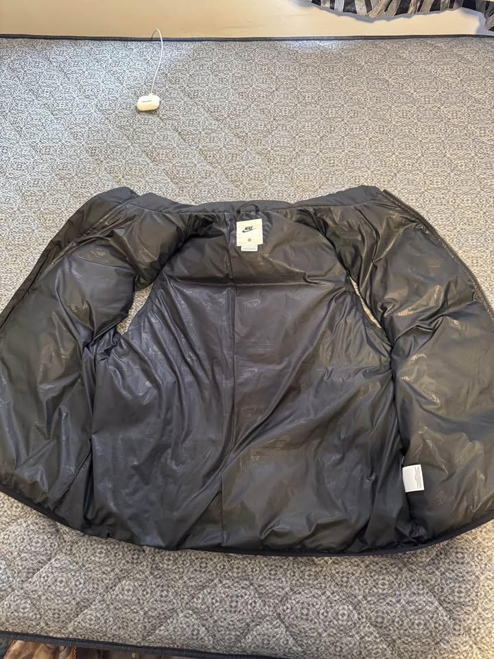 Nike puffer vest size L - photo 2