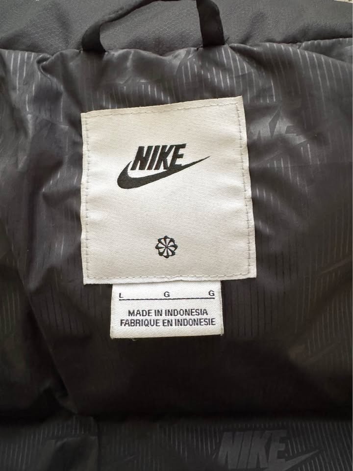 Nike puffer vest size L - photo 3