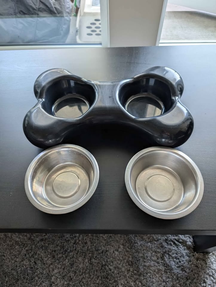 Dual bowl dog feeder - photo 3