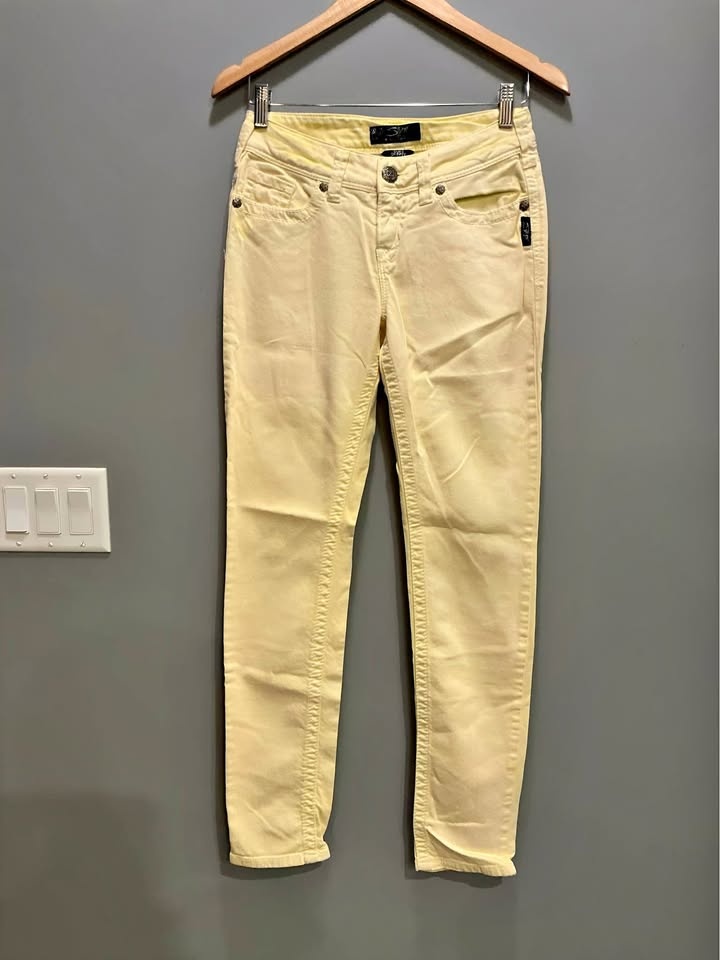 Silver Jeans Co. Women's Pastel Yellow Mid-Rise Skinny Jeans