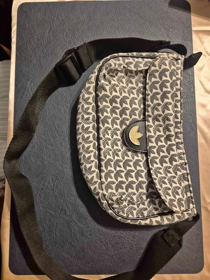 Adidas Originals Mini Airliner Bag – Black/White