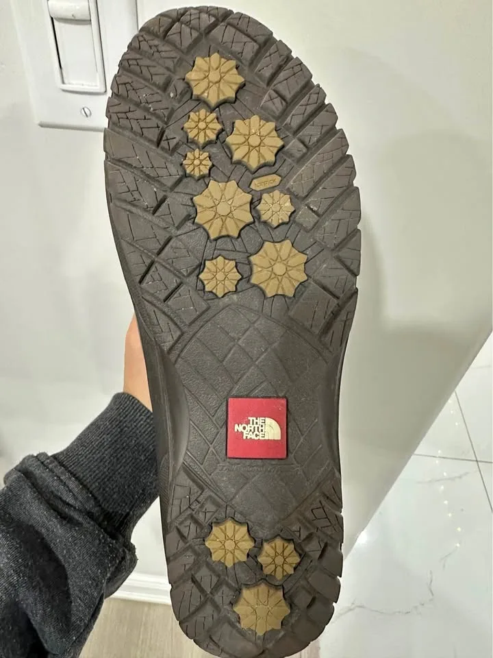 North Face women snow shoes