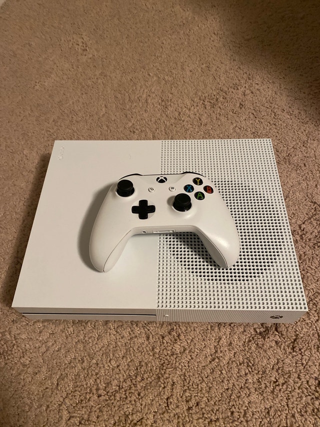 NEGOTIABLE !! Xbox One S (1 TB) - photo 3