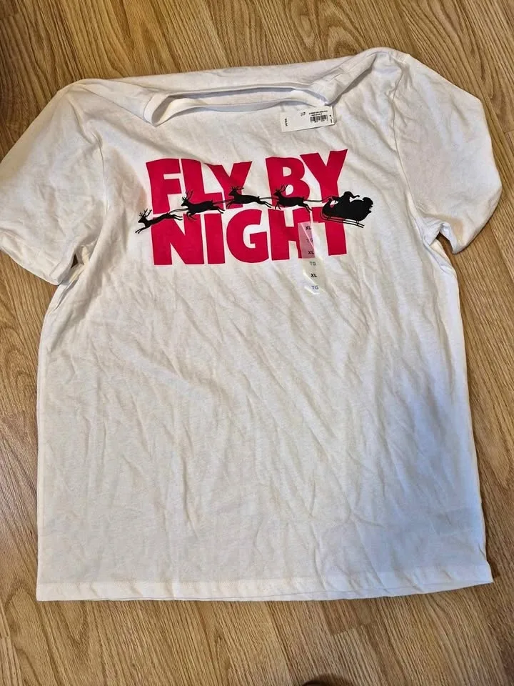 NWT MENS OLD NAVY CHRITSMAS TEE..SIZE XL