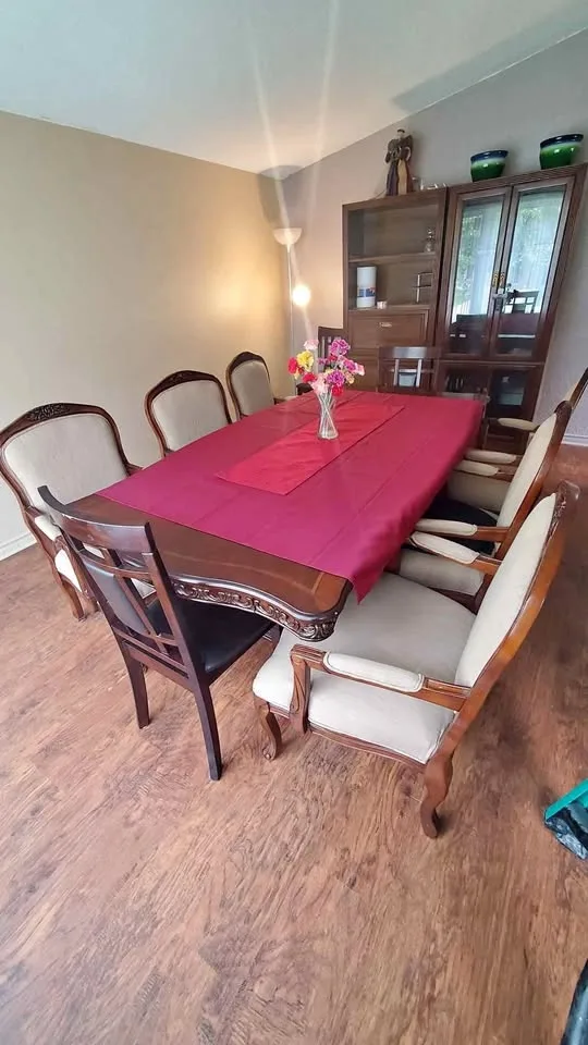 Antique Dining Table Set – 6 Chairs, 2 Leaves, Ornate Carved Woo