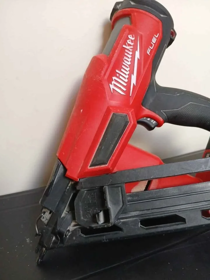 Milwaukee brushless M18 15 guage finishing nailer image indicator(2)