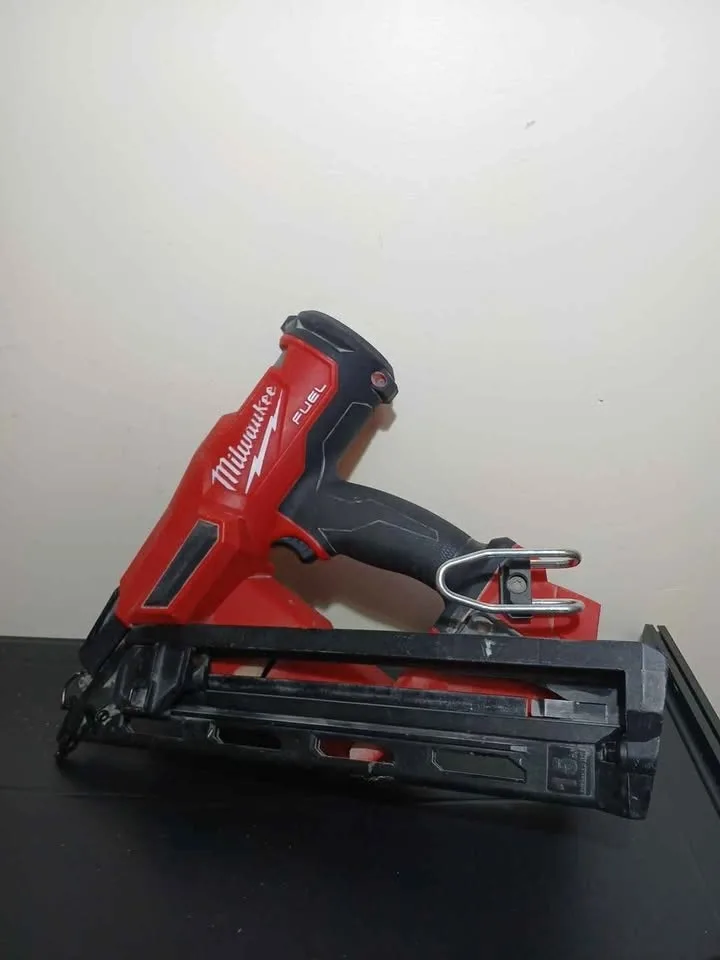 Milwaukee brushless M18 15 guage finishing nailer image indicator(3)