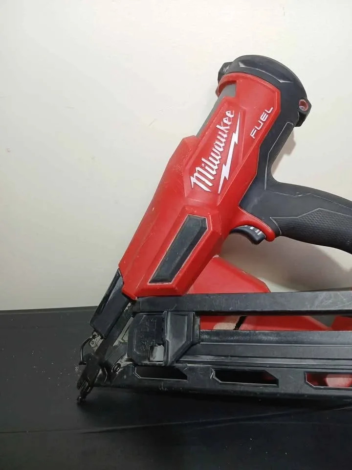 Milwaukee brushless M18 15 guage finishing nailer image indicator(4)