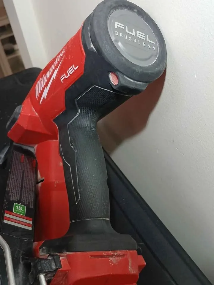 Milwaukee brushless M18 15 guage finishing nailer image indicator(5)