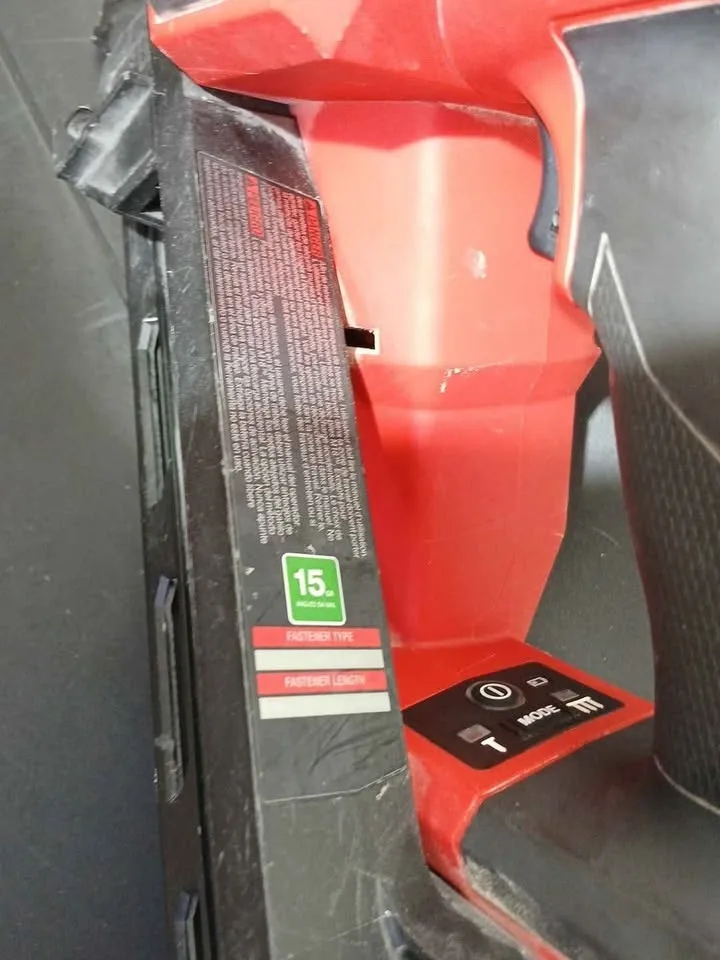 Milwaukee brushless M18 15 guage finishing nailer image indicator(6)