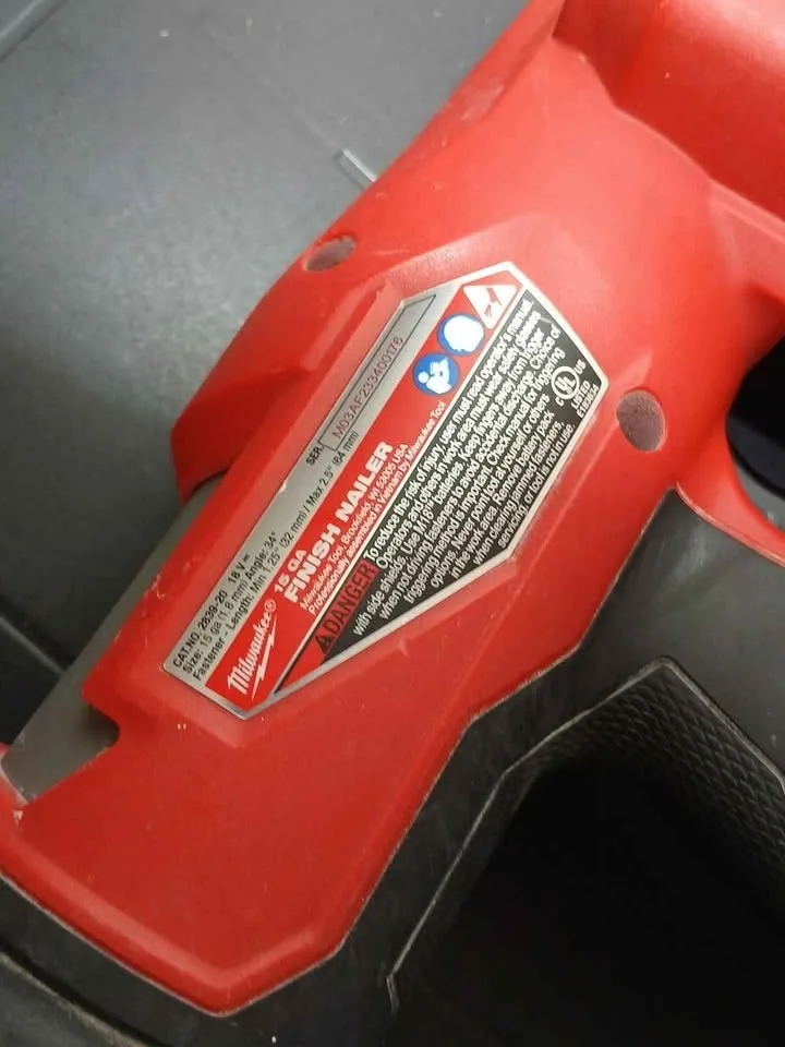 Milwaukee brushless M18 15 guage finishing nailer image indicator(7)