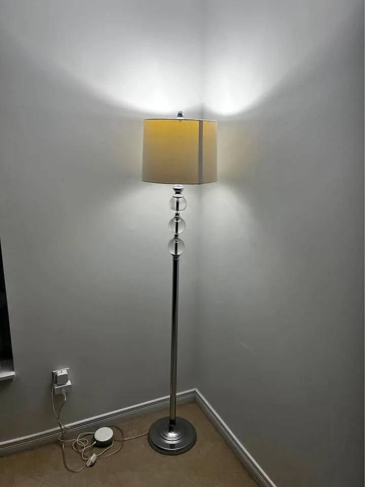 Stylish Floor Lamp – Clean & Bright